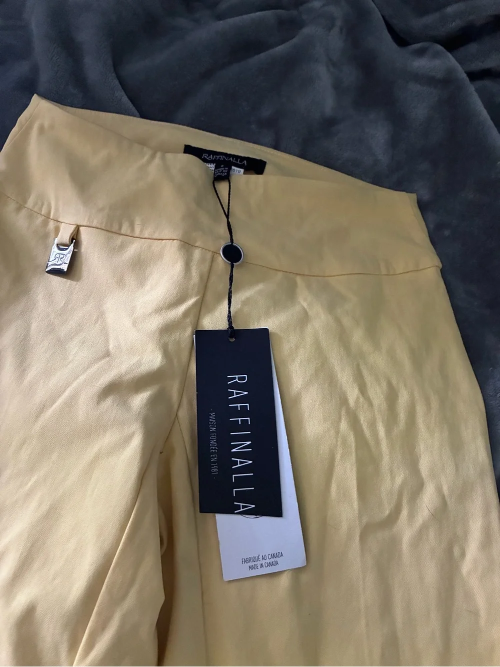 Raffinalla High-Waisted Yellow Straight-Leg Trousers